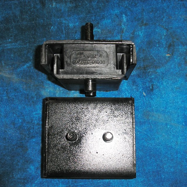 Dongfeng Truck Parts Engine before mounting pad assembly 10ZB7C-01030